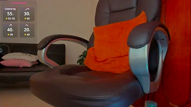 Snapshot of MrLonely02 chatting on February 2025 04:39:02 PM MrLonely02 online show from February 2025 04:39:02 PM