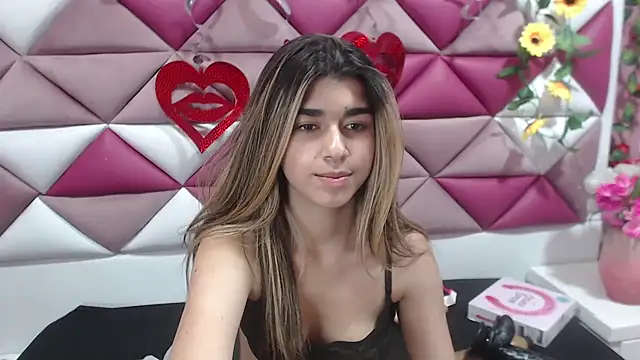 Snapshot of NahomiConnor_ chatting on February 2025 10:22:01 PM NahomiConnor online show from February 2025 10:22:01 PM