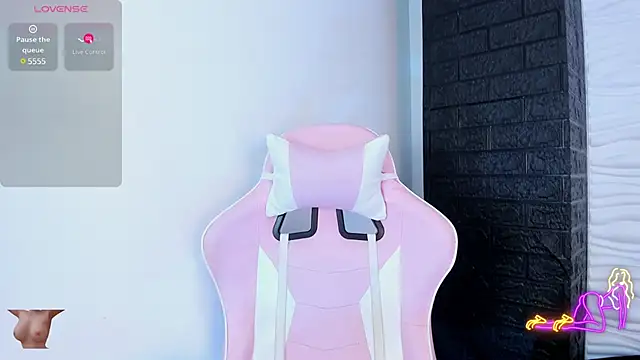 Snapshot of Bella_reaset18 chatting on December 2024 06:55:01 PM Bella reaset18 online show from December 2024 06:55:01 PM