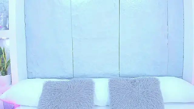 AvyMilton online show from September 2025 11:36:02 AM