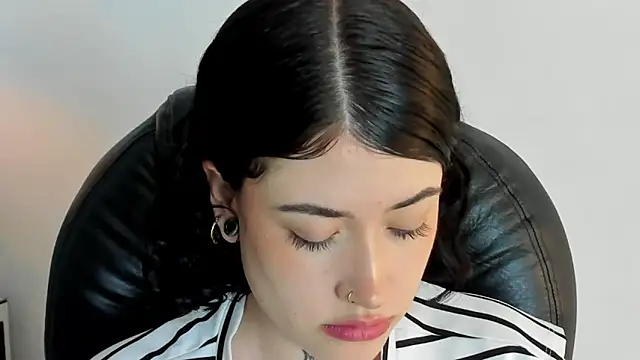 Snapshot of melody_suarez chatting on December 2024 10:54:02 PM melody suarez online show from December 2024 10:54:02 PM