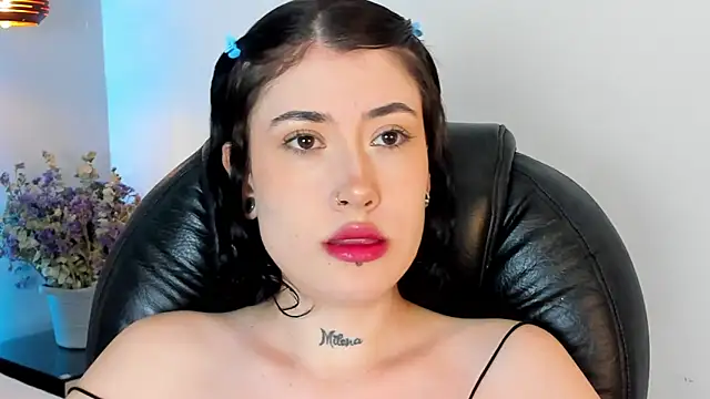 Snapshot of melody_suarez chatting on December 2024 08:23:02 PM melody suarez online show from December 2024 08:23:02 PM