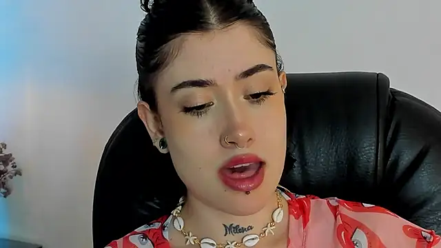 Snapshot of melody_suarez chatting on December 2024 01:34:02 AM melody suarez online show from December 2024 01:34:02 AM