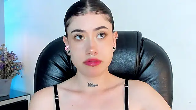 Snapshot of melody_suarez chatting on December 2024 10:45:01 PM melody suarez online show from December 2024 10:45:01 PM