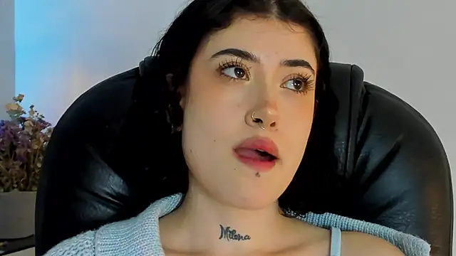 Snapshot of melody_suarez chatting on January 2025 11:33:01 PM melody suarez online show from January 2025 11:33:01 PM