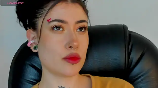 Snapshot of melody_suarez chatting on January 2025 07:11:01 PM melody suarez online show from January 2025 07:11:01 PM