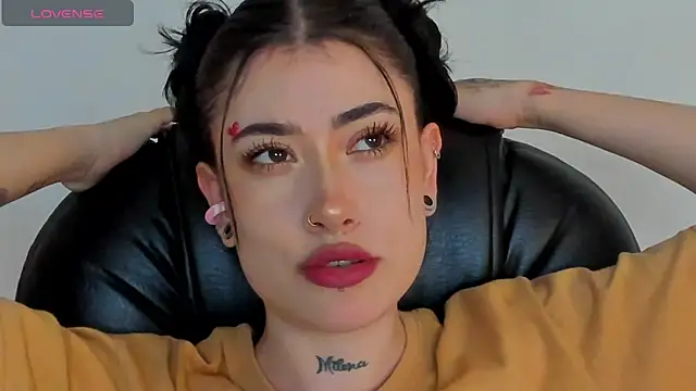 Snapshot of melody_suarez chatting on January 2025 10:12:02 PM melody suarez online show from January 2025 10:12:02 PM