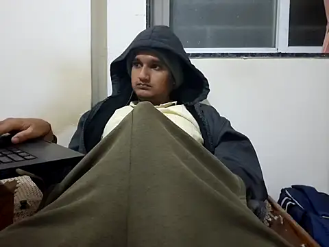 Jonrobinso online show from December 2025 04:47:01 PM