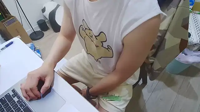 Snapshot of AnthroTw chatting on September 2025 03:06:01 PM AnthroTw online show from September 2025 03:06:01 PM