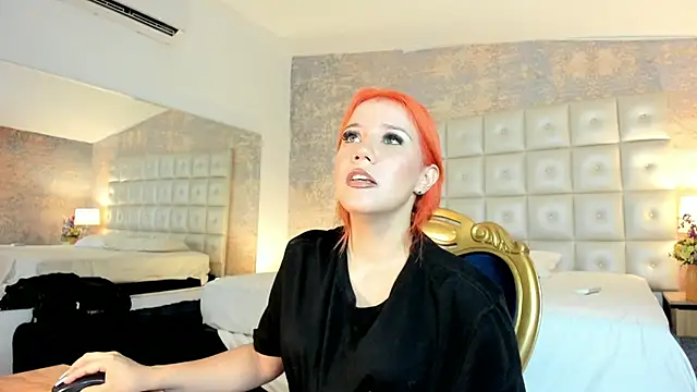 MelaniieRoux online show from June 2026 07:48:01 PM