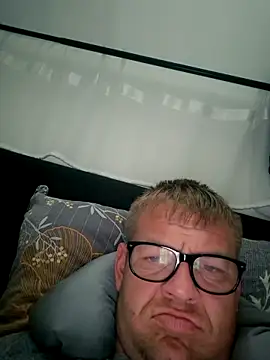 Snapshot of Blacku3 chatting on April 2026 09:03:02 AM Blacku3 online show from April 2026 09:03:02 AM