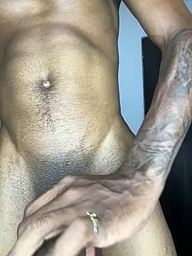 AaronCruz  online show from February 2025 06:33:01 AM