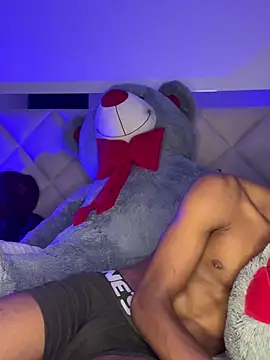 AaronCruz  online show from October 2025 05:39:02 AM