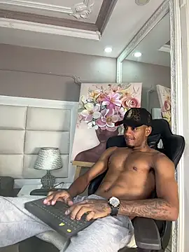 Snapshot of AaronCruz_ chatting on May 2026 09:31:01 PM AaronCruz online show from May 2026 09:31:01 PM