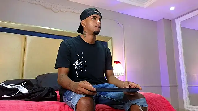 Snapshot of AaronCruz_ chatting on June 2026 05:39:02 PM AaronCruz online show from June 2026 05:39:02 PM