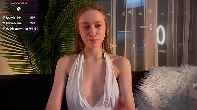 Snapshot of PollyAgata chatting on February 2025 01:40:02 AM PollyAgata online show from February 2025 01:40:02 AM