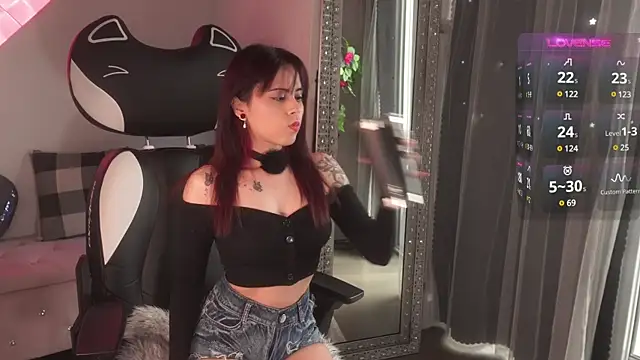 Snapshot of Mysticxkitty chatting on February 2025 04:41:02 PM Mysticxkitty online show from February 2025 04:41:02 PM