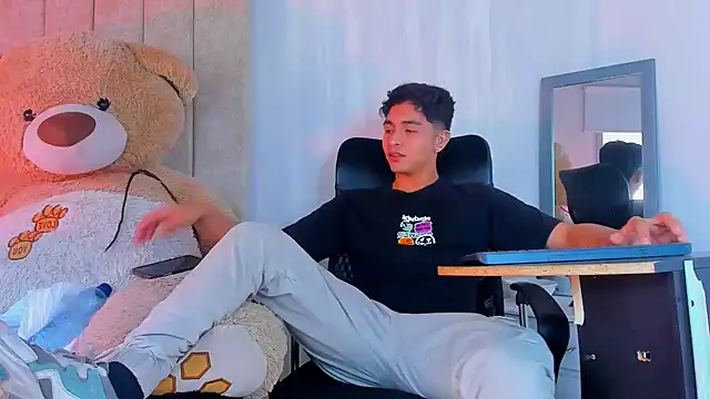 Snapshot of Muichiro_tokito1 chatting on January 2025 05:28:02 PM Muichiro tokito1 online show from January 2025 05:28:02 PM