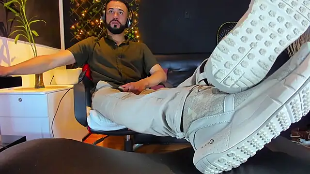 alessandro wye online show from February 2026 08:30:01 AM