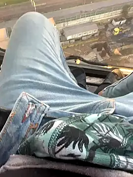 Snapshot of zilzop chatting on December 2025 01:16:02 PM zilzop online show from December 2025 01:16:02 PM