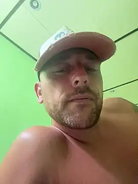 Snapshot of MADE_IN_LONDON chatting on February 2025 03:51:02 PM MADE IN LONDON online show from February 2025 03:51:02 PM