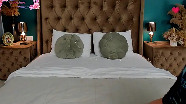 Snapshot of CalyMoon chatting on January 2026 01:16:02 PM CalyMoon online show from January 2026 01:16:02 PM