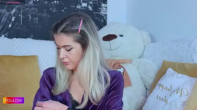 Sarah-Hart online show from November 2025 03:38:02 PM