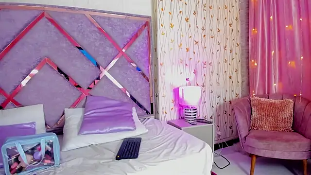 hanna  azumi online show from March 2025 03:57:02 AM