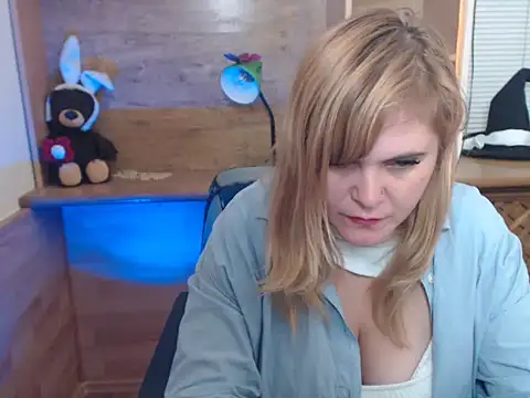 DaniellaKiss online show from October 2025 08:18:01 PM