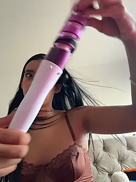 Laura fernandezII online show from November 2025 07:24:01 PM