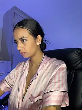 Laura fernandezII online show from April 2026 02:47:01 AM