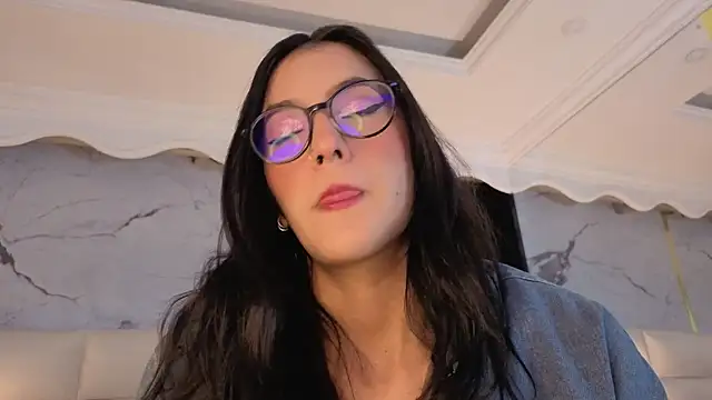 Snapshot of Princess_Violett chatting on May 2026 02:14:01 PM Princess Violett online show from May 2026 02:14:01 PM