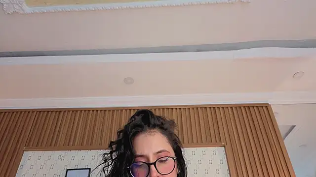Snapshot of Princess_Violett chatting on May 2026 02:35:01 PM Princess Violett online show from May 2026 02:35:01 PM