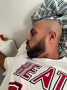 islandvybee55 online show from January 2025 06:32:01 PM