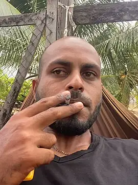 islandvybee55 online show from December 2025 02:46:02 PM