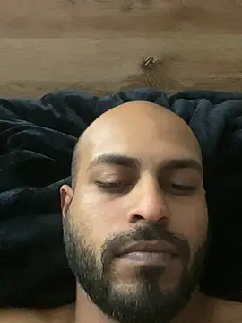 islandvybee55 online show from April 2026 01:42:02 PM