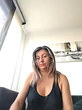 Latiinvenushot online show from February 2026 11:55:01 AM