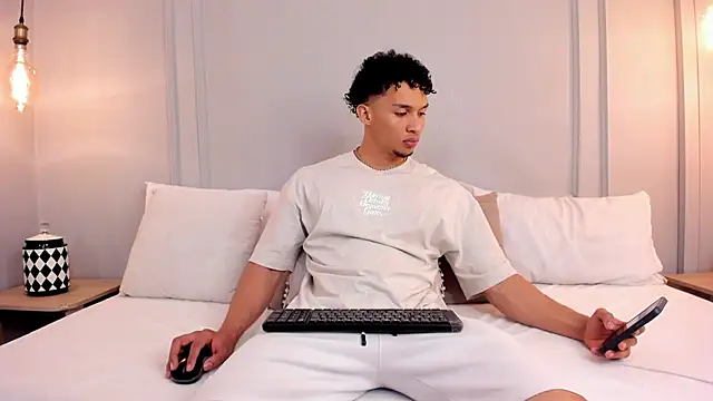 Dominick star online show from December 2025 03:33:02 AM