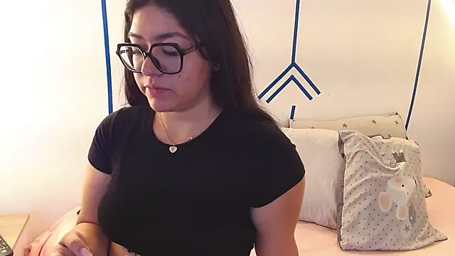 Snapshot of EsmeraldaSantoss chatting on December 2024 12:30:01 PM EsmeraldaSantoss online show from December 2024 12:30:01 PM