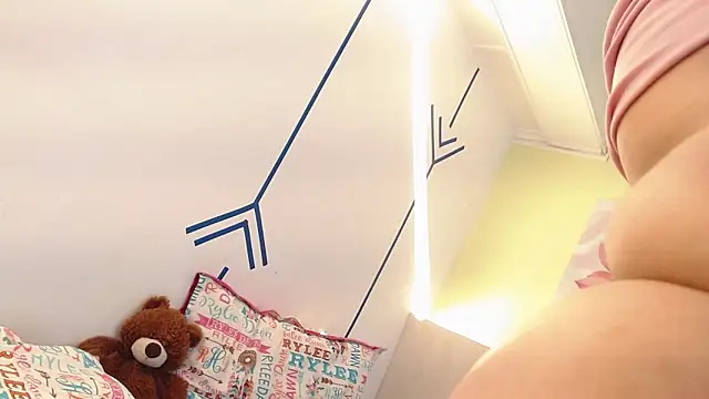 Snapshot of EsmeraldaSantoss chatting on January 2025 03:47:02 PM EsmeraldaSantoss online show from January 2025 03:47:02 PM