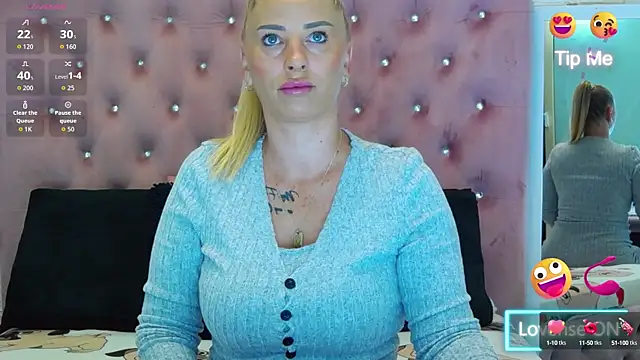 Snapshot of KikiSweet08 chatting on September 2025 04:12:02 AM KikiSweet08 online show from September 2025 04:12:02 AM