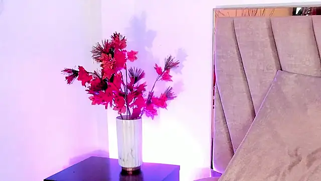 Snapshot of HollyHudsonn chatting on December 2024 03:32:01 PM HollyHudsonn online show from December 2024 03:32:01 PM