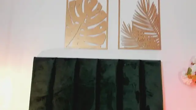 Snapshot of HollyHudsonn chatting on January 2025 03:02:01 PM HollyHudsonn online show from January 2025 03:02:01 PM