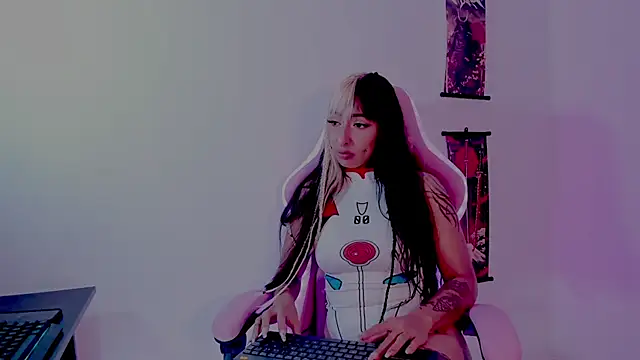 Snapshot of HollyHudsonn chatting on January 2025 12:04:02 AM HollyHudsonn online show from January 2025 12:04:02 AM