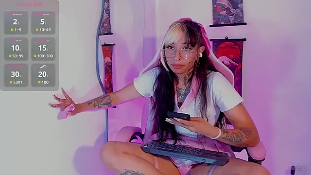 Snapshot of HollyHudsonn chatting on January 2025 05:32:01 PM HollyHudsonn online show from January 2025 05:32:01 PM