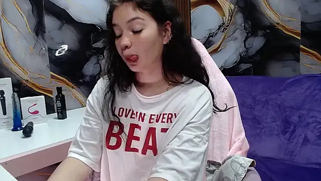 lilimini032 online show from June 2026 08:06:01 PM
