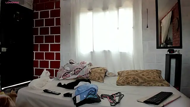 Kimandyuk online show from November 2025 05:13:01 PM