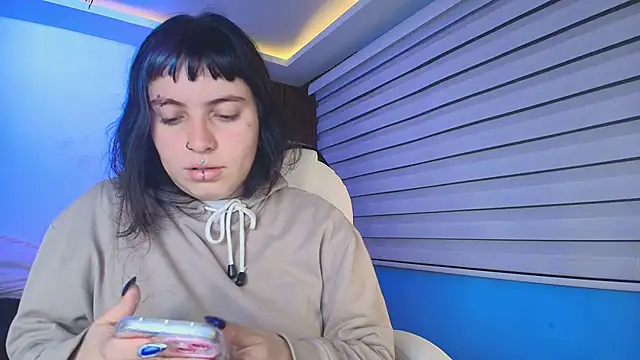 Lucy Smith2 online show from April 2026 11:46:02 AM