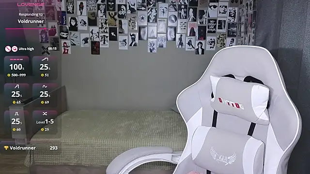 Snapshot of littlevildevil chatting on May 2026 08:20:01 AM littlevildevil online show from May 2026 08:20:01 AM