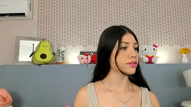 Snapshot of CheryelFox chatting on May 2026 11:44:01 PM CheryelFox online show from May 2026 11:44:01 PM